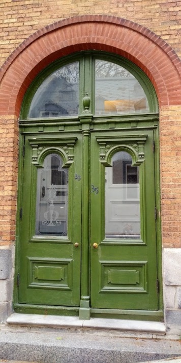 q green door
